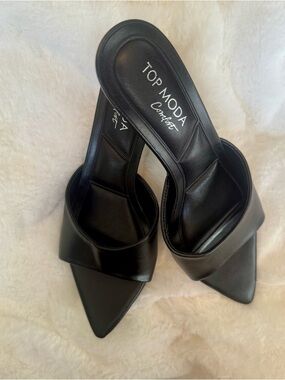 TOP Moda Black Pointed Toe Slide Mules